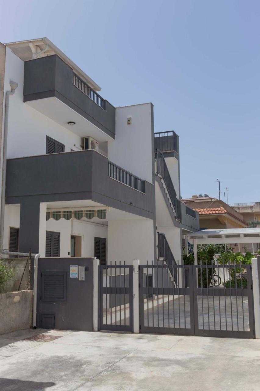 Mareinsicilia: Appartamenti Larica Cava dʼAliga Exterior foto