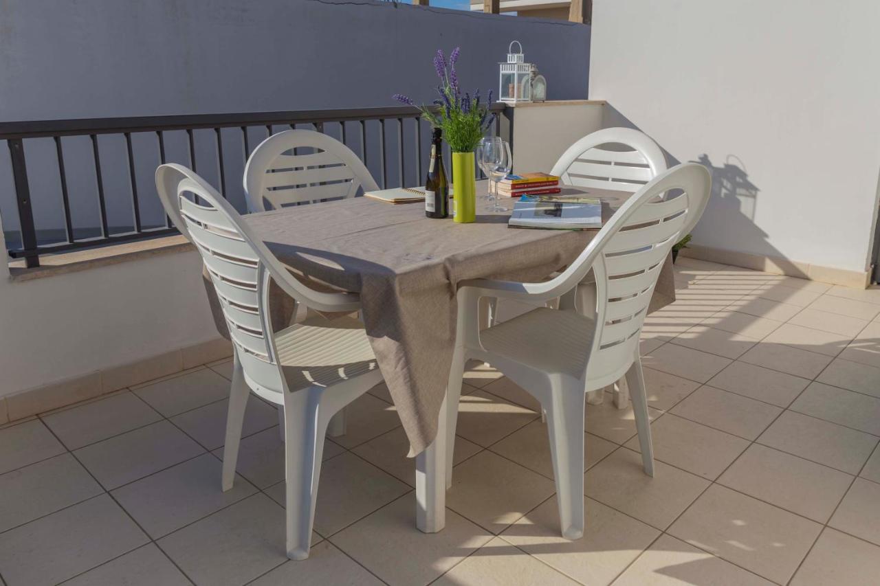Mareinsicilia: Appartamenti Larica Cava dʼAliga Exterior foto